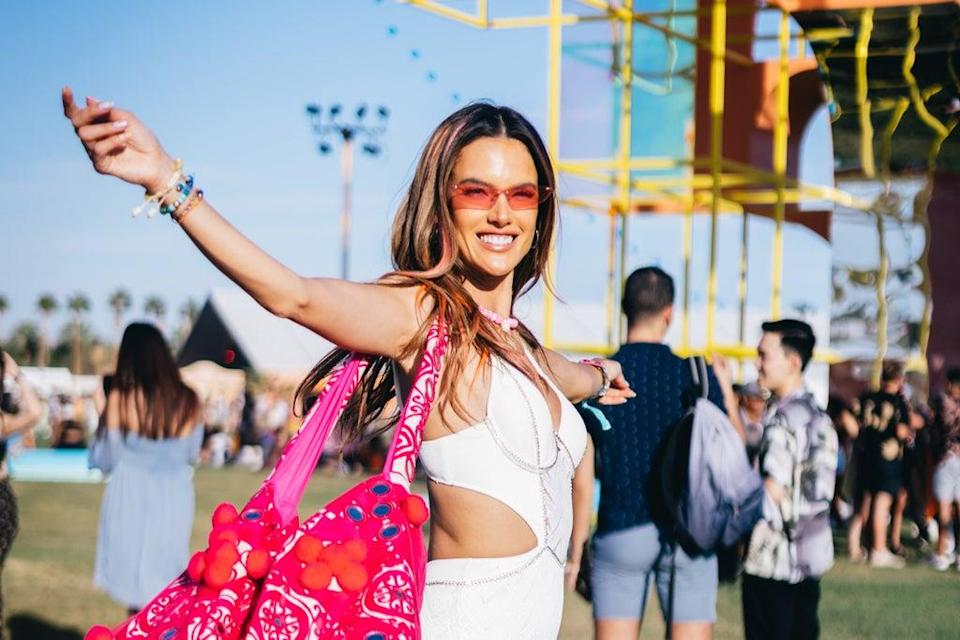 Coachella 2022 eye-catching with the most unique and hottest fashion shades of the summer