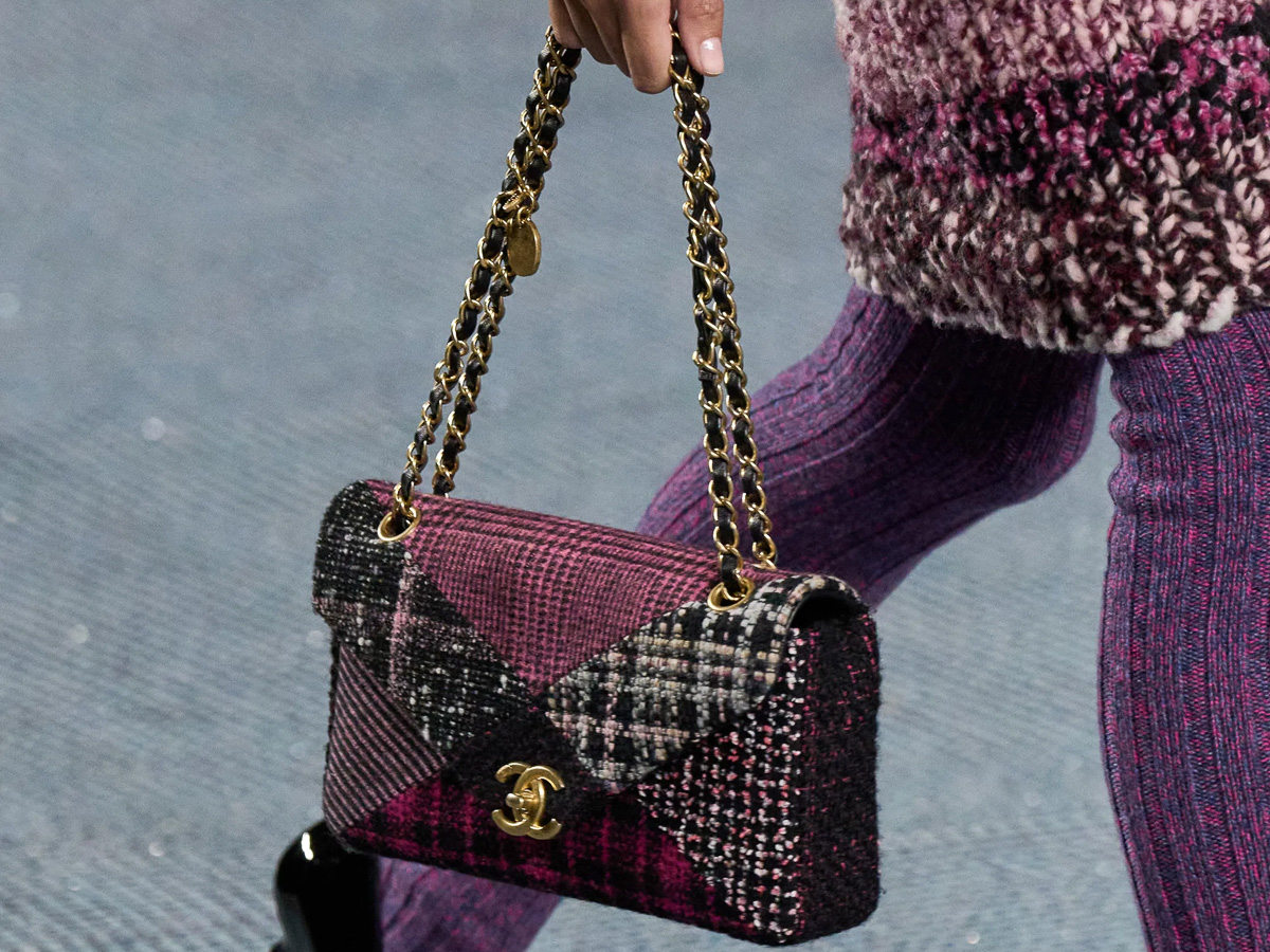 New chanel handbags fall winter 2022 promoting tweed fabric