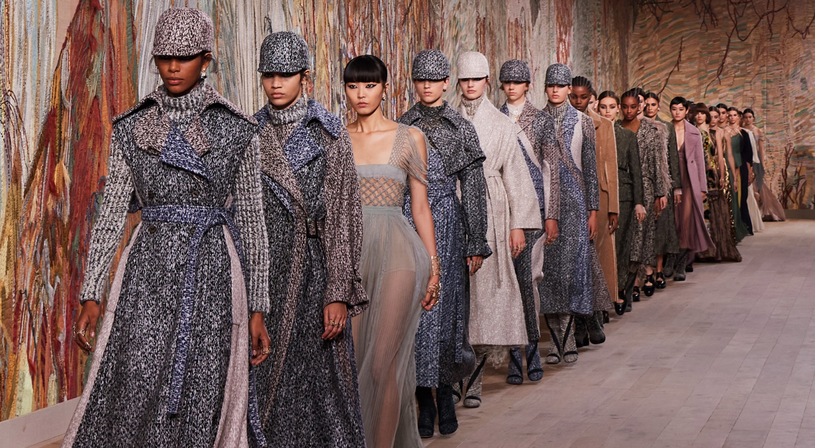 Haute couture autumn and winter 2022 time creates rich values