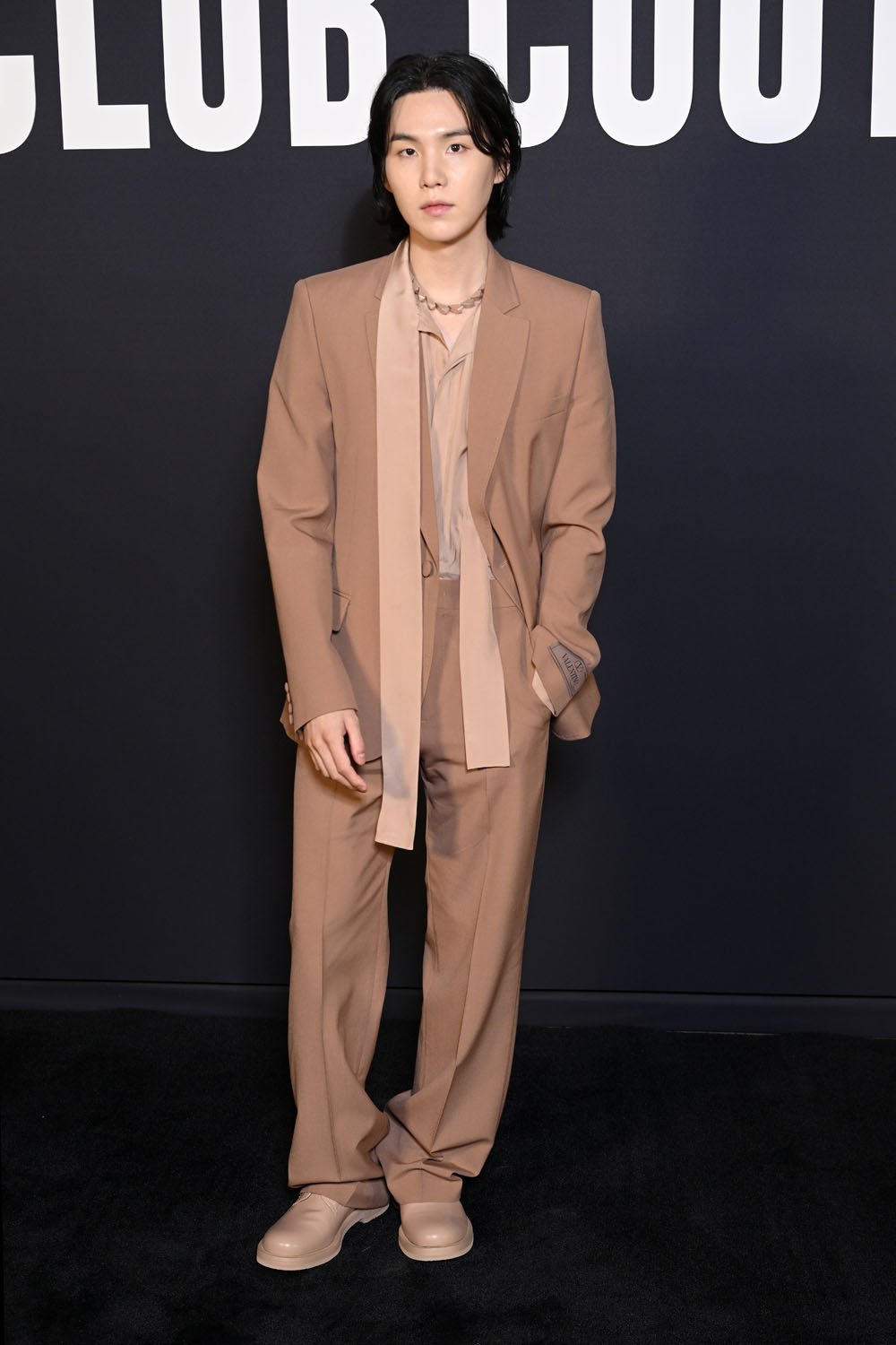 Ambassador Valentino Suga (BTS) is gentle with a wooden brown suit