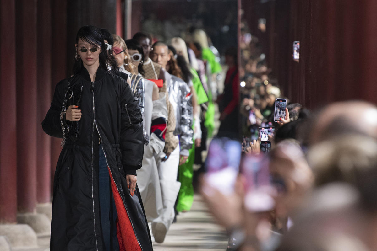 Gucci Cruise 2024: Korean fashion spirit in Gucci's new era crossover